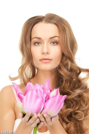 Tranh cô gái trẻ xinh đẹp treo spa