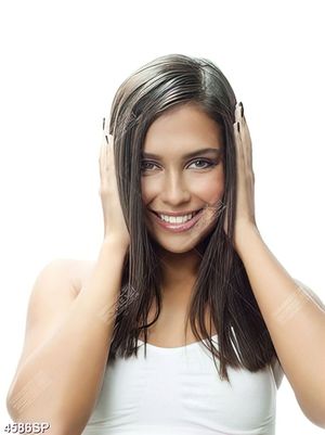 Tranh cô gái trẻ cười rạng rỡ