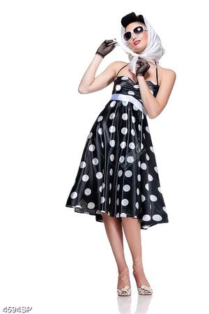 Tranh cô gái mặc chiếc váy chấm bi