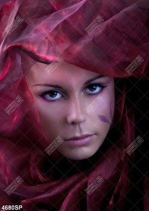Tranh cô gái đội khăn voan đỏ
