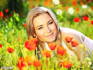 Tranh cô gái bên vườn hoa Tulip
