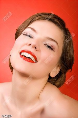 Tranh gương mặt xinh đẹp treo trang trí spa