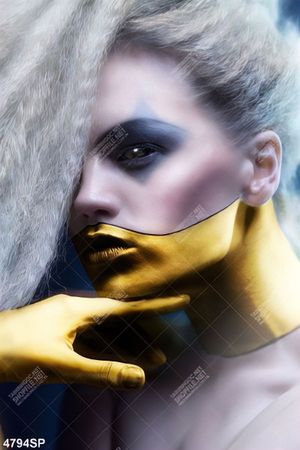 Tranh người mẫu make up nghệ thuật treo spa