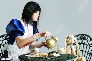 Tranh cô nàng quái dị