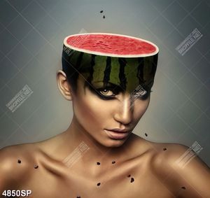 Tranh cô gái đội dưa hấu