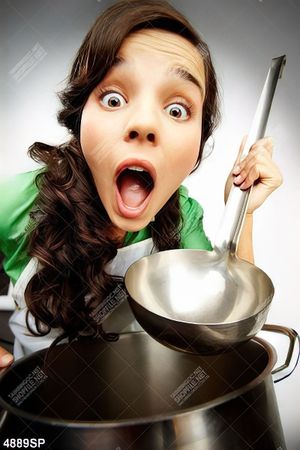 Tranh cô gái mở to mắt 