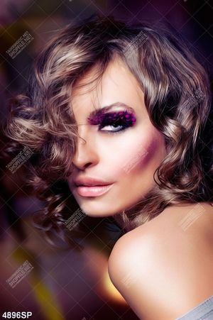 Tranh người mẫu make up