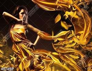 Tranh người mẫu mặc váy vàng nghệ thuật