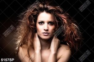 Tranh gương mặt đẹp treo trang trí tường spa