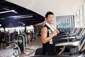 Tranh chàng trai tập thể thao
