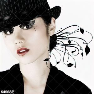 Tranh cô gái make up đôi mắt đen 