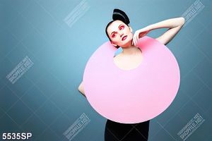 Tranh nghệ thuật cô gái đeo vòng tròn cổ mã số SP5535