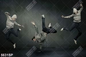 Tranh chàng trai nhảy hiphop