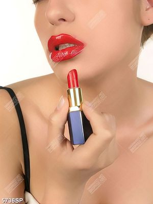 Tranh người đẹp tô son đỏ