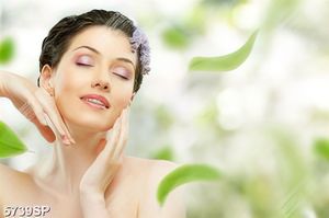 Tranh người đẹp nhắm đôi mắt