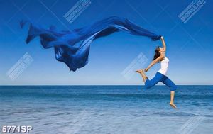 Tranh nghệ thuật cô gái nhảy cùng tấm khăn