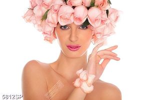 Tranh người đẹp đội hoa hồng