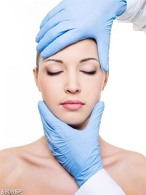 Tranh gương mặt cô gái trẻ