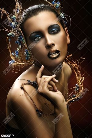 Tranh người mẫu make up nghệ thuật 