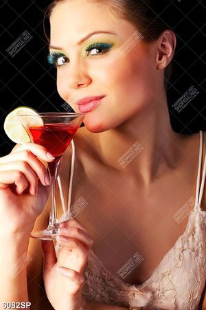 Tranh người đẹp uống coktail