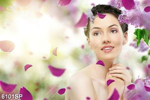 Tranh người đẹp và những cánh hoa