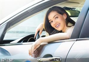 Tranh cô gái ngồi trong xe ô tô SP6217
