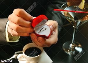 Tranh nhẫn cầu hôn