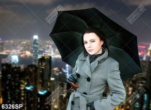 Tranh cô gái đứng che ô SP6326