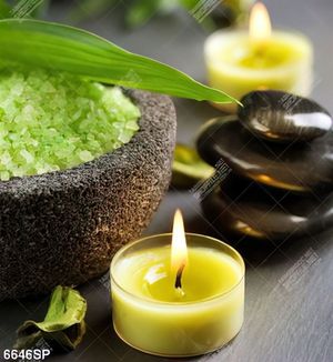 Tranh muối đá spa và ngọn nến