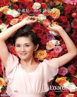 Tranh người đẹp và hoa hồng SP6684