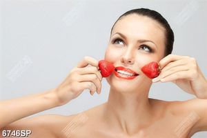Tranh người đẹp và dâu tây SP6746