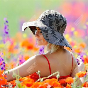 Tranh người đẹp trong vườn hoa
