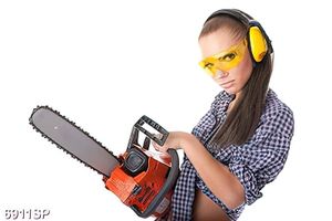 Tranh cô gái cầm máy cưa SP6911