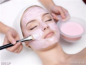 Tranh cô gái đắp mặt nạ in uv spa