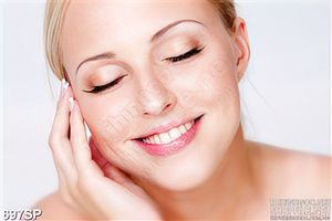 Tranh spa thư giãn của cô gái