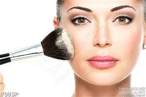 Tranh cô gái trang điểm đẹp nhất