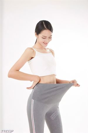 Tranh cô gái trẻ SP7183