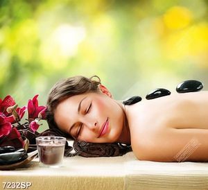 Tranh cô gái nằm mát xa SP7232