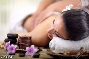 Tranh cô gái nằm massage thư giãn SP7233