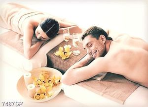 Tranh cặp đôi nằm thư giãn SP7487