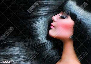 Tranh người mẫu tóc đen dài óng ả