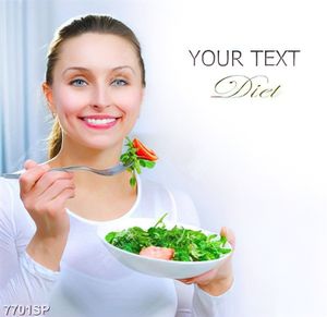 Tranh cô gái ăn salat SP7701