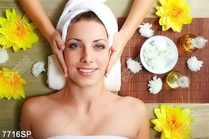 Tranh cô gái nằm thư giãn SP7716