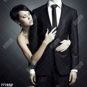 Tranh cô gái ôm chàng trai