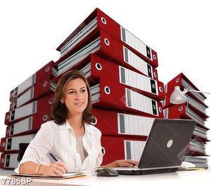 Tranh cô gái ngồi bên chồng tài liệu