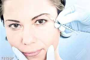 Tranh gương mặt tiêm filer làm đẹp