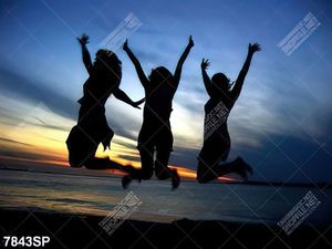 Tranh nhảy múa bên bãi biển