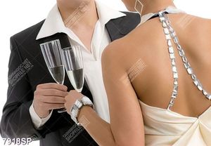 Tranh cặp đôi uống rượu sâm phanh