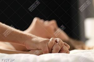 Tranh nắm đôi bàn tay