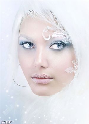 Tranh spa người mẫu makeup đẹp với mái tóc trắng